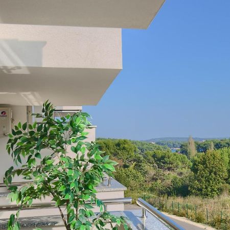Beautiful Two-Bedroom Seaside Apartment In Premantura Dış mekan fotoğraf