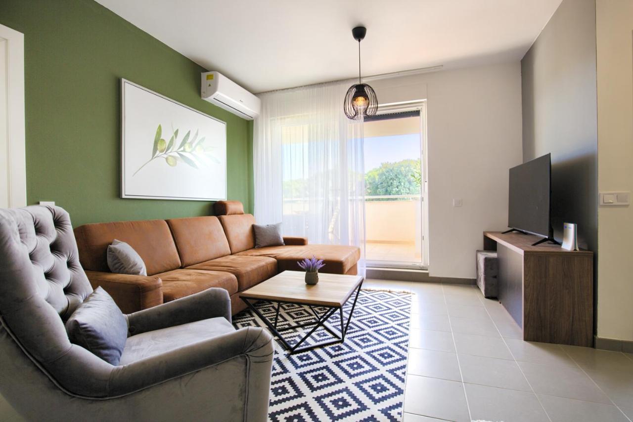 Beautiful Two-Bedroom Seaside Apartment In Premantura Dış mekan fotoğraf