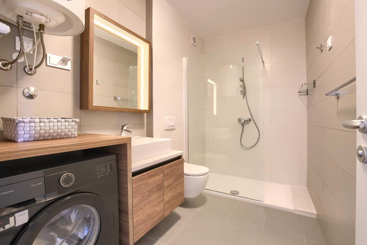 Beautiful Two-Bedroom Seaside Apartment In Premantura Dış mekan fotoğraf