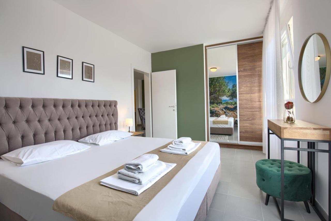 Beautiful Two-Bedroom Seaside Apartment In Premantura Dış mekan fotoğraf