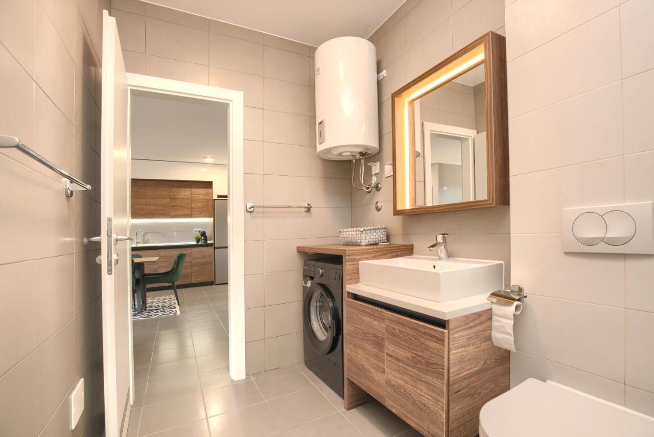Beautiful Two-Bedroom Seaside Apartment In Premantura Dış mekan fotoğraf