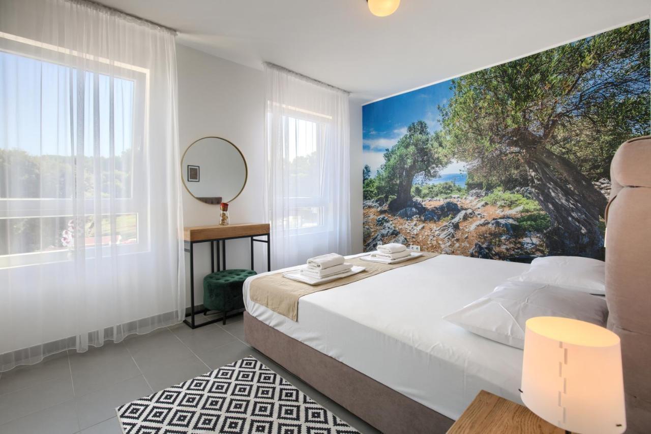 Beautiful Two-Bedroom Seaside Apartment In Premantura Dış mekan fotoğraf