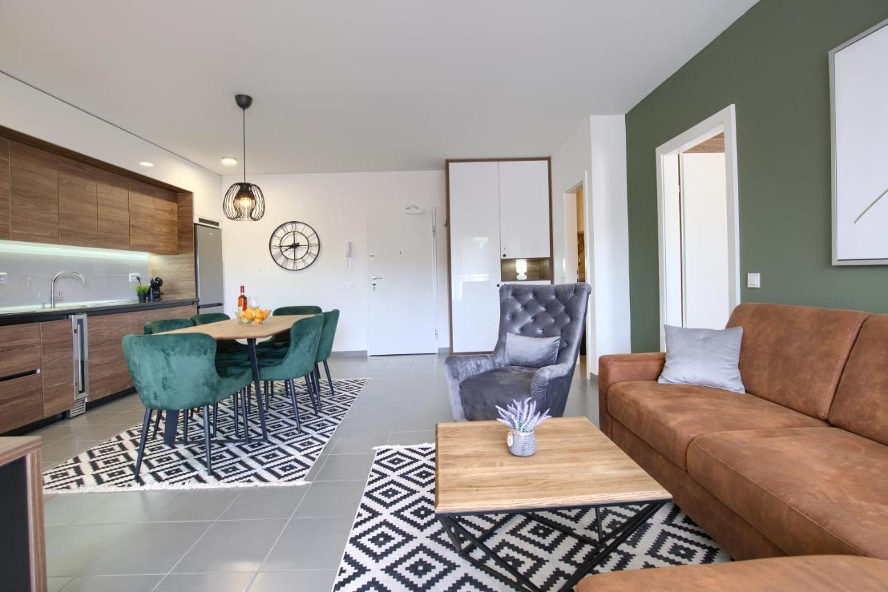 Beautiful Two-Bedroom Seaside Apartment In Premantura Dış mekan fotoğraf