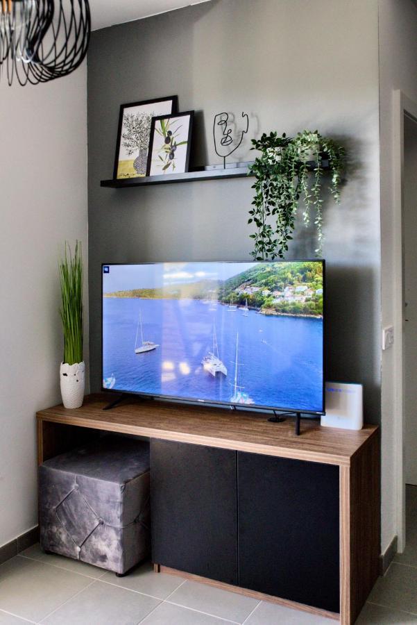 Beautiful Two-Bedroom Seaside Apartment In Premantura Dış mekan fotoğraf