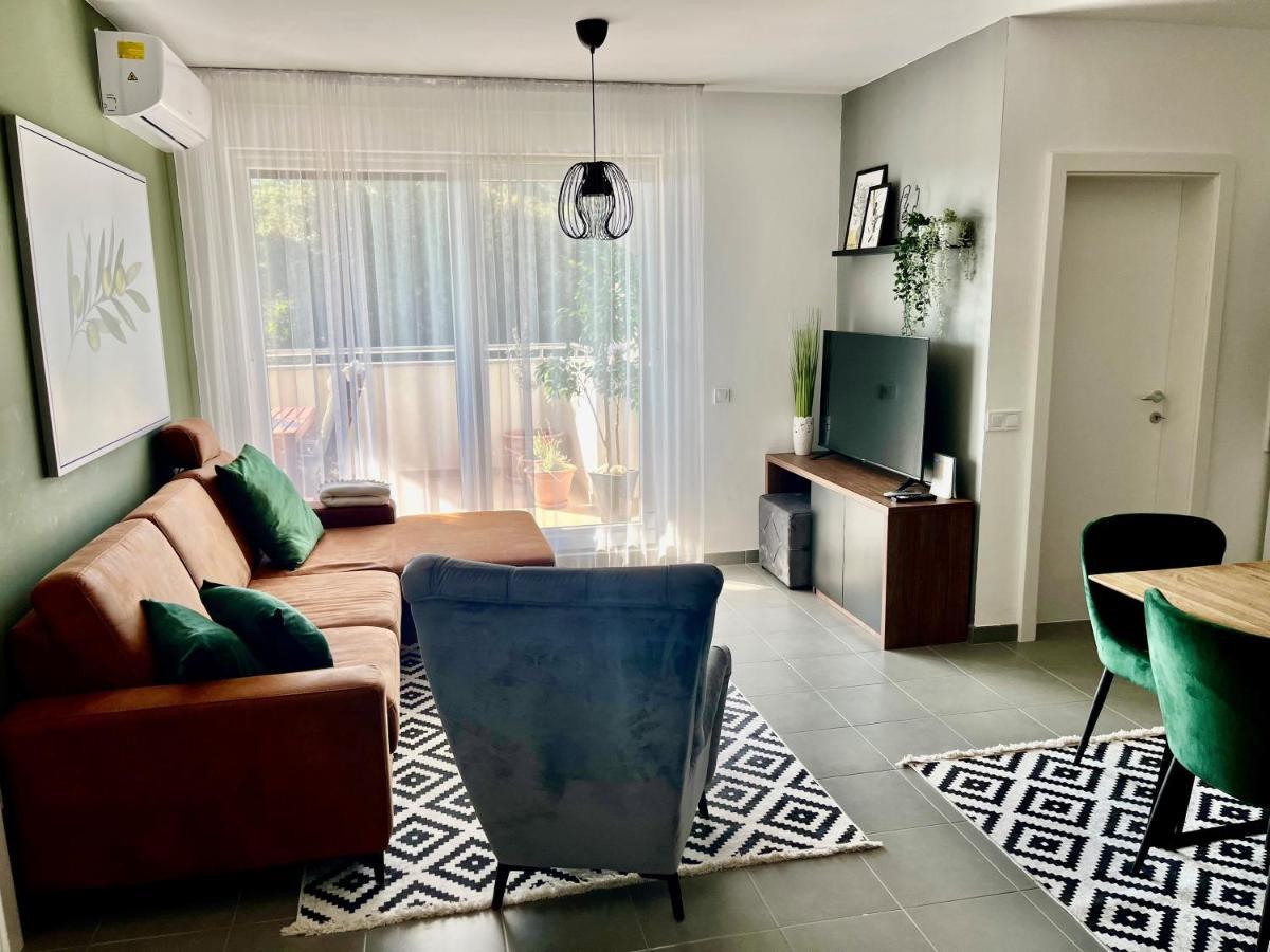 Beautiful Two-Bedroom Seaside Apartment In Premantura Dış mekan fotoğraf